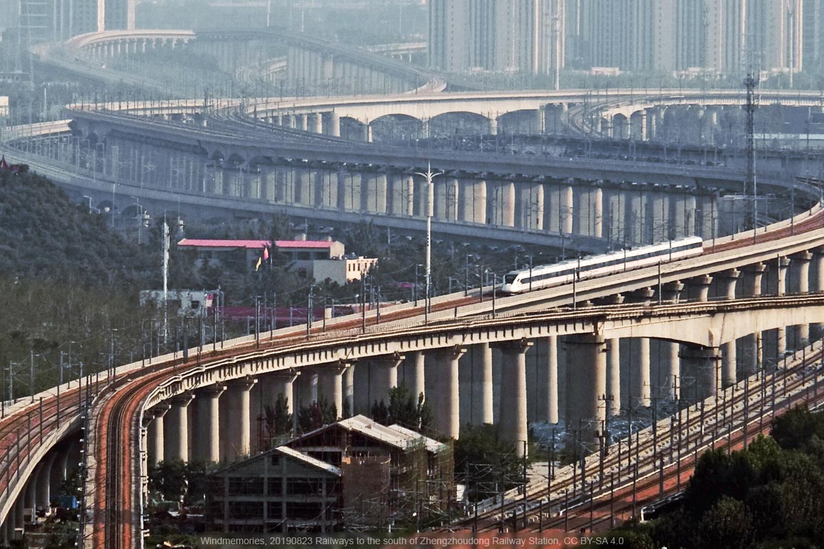 Südlich vom Bahnhof Zhengzhoudong. – 23.08.2019 © Wikipedia: Windmemories