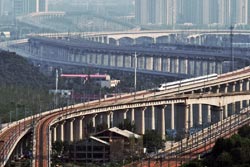 Südlich vom Bahnhof Zhengzhoudong. © 23.08.2019 Wikipedia: Windmemories