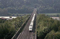 ICE-1 auf Neubaustrecke "Würzburg-Hannover" in der Nähe von Burgsinn