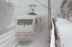 ICE-1 zwischen Würzburg und Winterhausen bei Schneetreiben