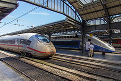 ICE 3 Baureihe 407und TGV Euroduplex im Gare de l´Est, Paris