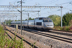 TGV PSE an der LGV Nord in der Nähe vom Gare TGV Haute Picardie.