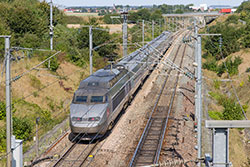 TGV PSE an der LGV Nord in der Nähe vom Gare TGV Haute Picardie.