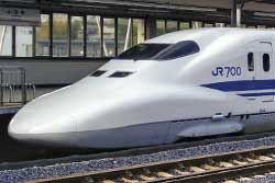 Shinkansen Serie 700 Variante B mit JR-700-Logo. © W & J from Earth (CC BY-SA 2.0)