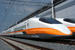Taiwan High Speed Rail 700T in orange-weißer Lackierung  © 2006 Ronny Mang
